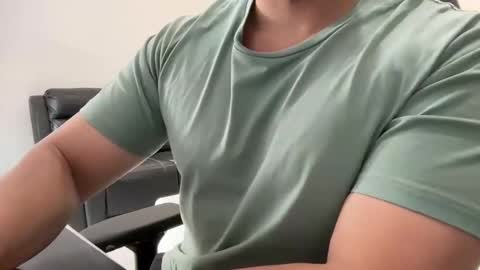 Snapshot of weaponx1 chatting on 01-12-25, 09:19 Weapon X online show from 01-12-25, 09:19