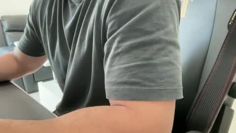 Snapshot of weaponx1 chatting on 10-21-25, 01:39 Weapon X online show from 10-21-25, 01:39