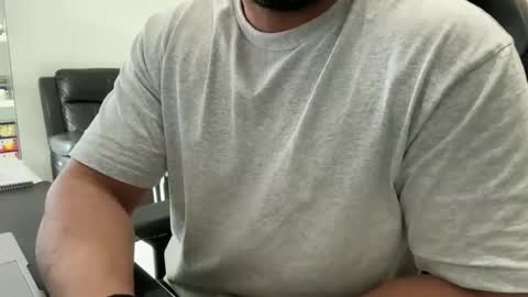 Snapshot of weaponx1 chatting on 11-04-25, 02:43 Weapon X online show from 11-04-25, 02:43