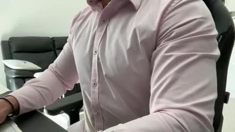 Snapshot of weaponx1 chatting on 11-11-25, 11:16 Weapon X online show from 11-11-25, 11:16