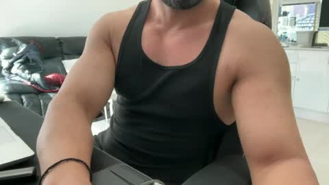 Snapshot of weaponx1 chatting on 08-10-26, 12:15 Weapon X online show from 08-10-26, 12:15