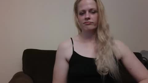 Snapshot of webcumcouple chatting on 04-17-26, 05:32 HayleyJay online show from 04-17-26, 05:32