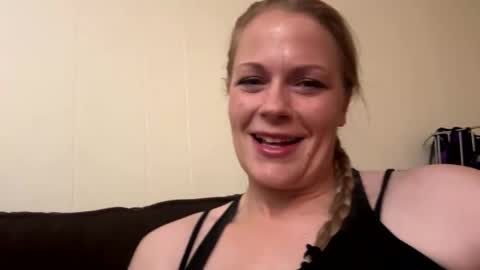 Snapshot of webcumcouple chatting on 05-15-26, 02:51 HayleyJay online show from 05-15-26, 02:51