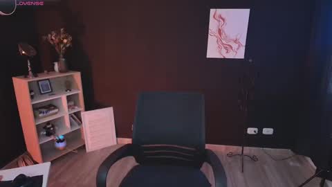 Snapshot of wednesdayfriday chatting on 12-31-24, 06:46 Wednesday Please help me to reach 111 thumbs up online show from 12-31-24, 06:46