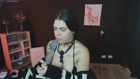 Snapshot of wednesdayfriday chatting on 01-05-25, 09:14 Wednesday Please help me to reach 111 thumbs up online show from 01-05-25, 09:14