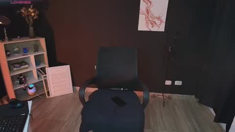 Snapshot of wednesdayfriday chatting on 02-09-25, 11:15 Wednesday Please help me to reach 111 thumbs up online show from 02-09-25, 11:15