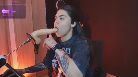 Snapshot of wednesdayfriday chatting on 12-15-25, 07:18 Wednesday Please help me to reach 111 thumbs up online show from 12-15-25, 07:18