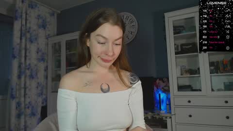 Snapshot of weed_princesss chatting on 01-16-25, 01:25 moon online show from 01-16-25, 01:25