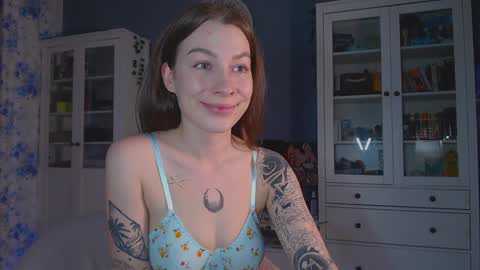 Snapshot of weed_princesss chatting on 02-01-25, 12:47 moon online show from 02-01-25, 12:47