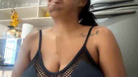 Snapshot of weibarbe chatting on 02-20-26, 07:58 Nicola online show from 02-20-26, 07:58