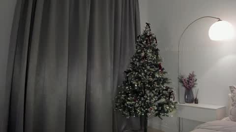 Snapshot of wellicaren chatting on 12-09-24, 01:13 CAREN online show from 12-09-24, 01:13