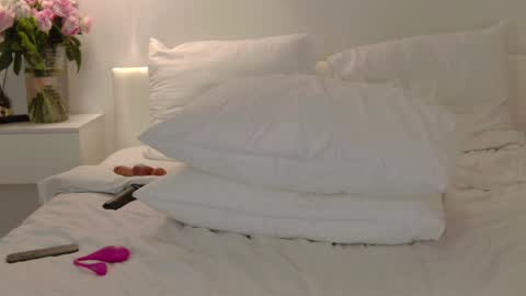 Snapshot of wellicaren chatting on 01-22-25, 06:52 CAREN online show from 01-22-25, 06:52