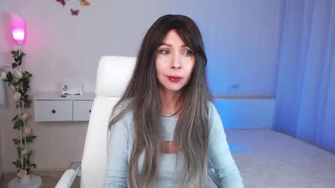 Snapshot of wendifoster chatting on 12-17-24, 07:59 Wendi Foster online show from 12-17-24, 07:59