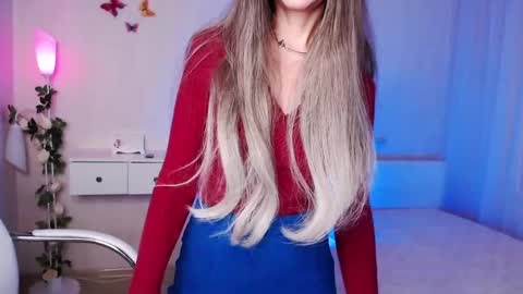 Snapshot of wendifoster chatting on 12-18-24, 07:41 Wendi Foster online show from 12-18-24, 07:41