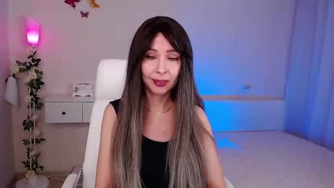 Snapshot of wendifoster chatting on 02-07-25, 06:24 Wendi Foster online show from 02-07-25, 06:24