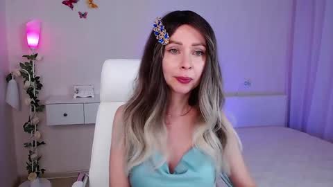 Snapshot of wendifoster chatting on 03-07-25, 08:00 Wendi Foster online show from 03-07-25, 08:00