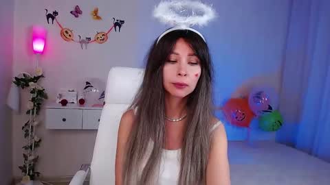 Snapshot of wendifoster chatting on 10-29-25, 02:41 Wendi Foster online show from 10-29-25, 02:41