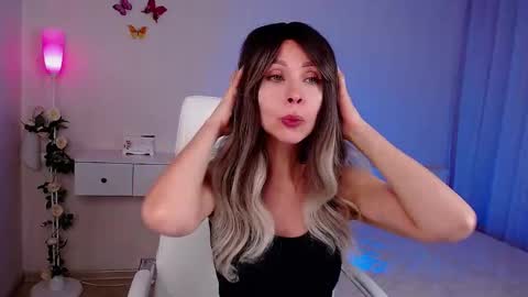 Snapshot of wendifoster chatting on 11-06-25, 07:04 Wendi Foster online show from 11-06-25, 07:04