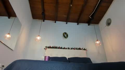 Wendolyn online show from 11-24-25, 01:22