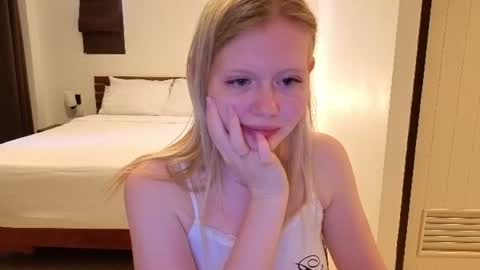 Snapshot of wendy_228 chatting on 06-27-26, 03:55 Wendy online show from 06-27-26, 03:55