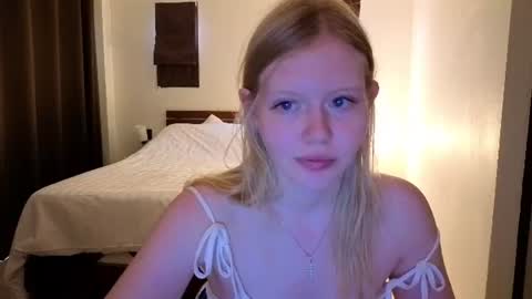 Snapshot of wendy_228 chatting on 06-30-26, 03:07 Wendy online show from 06-30-26, 03:07