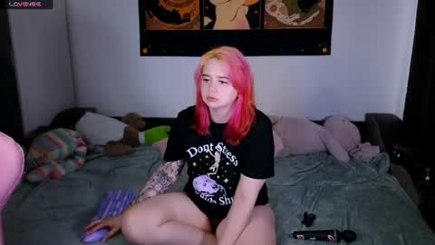 Snapshot of wendyycandy chatting on 07-16-26, 05:35 wendyycandy online show from 07-16-26, 05:35