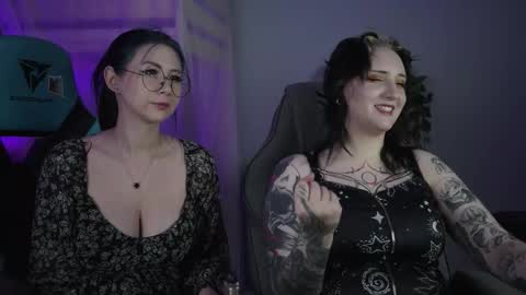 little girl who is always rightLisa online show from 11-22-25, 01:26