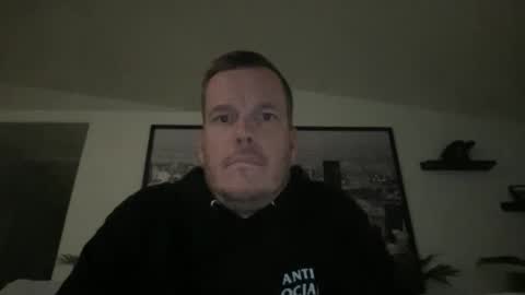 Snapshot of westcoastguy213 chatting on 10-26-25, 05:02 westcoastguy213 online show from 10-26-25, 05:02