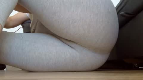 wet_pants2022 online show from 09-17-25, 06:59