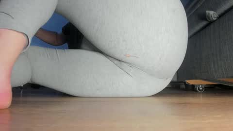 wet_pants2022 online show from 02-26-26, 11:59