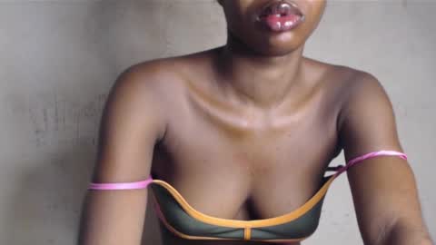 Snapshot of wet_pussy200 chatting on 05-20-26, 07:25 Bella online show from 05-20-26, 07:25