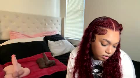 Snapshot of wetcreamerr chatting on 12-13-25, 09:42 SheSquirts online show from 12-13-25, 09:42