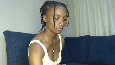 Snapshot of wetfreakym chatting on 04-26-26, 12:25 Bella online show from 04-26-26, 12:25