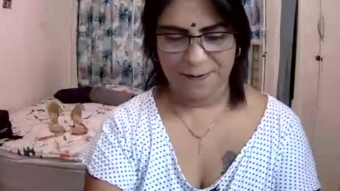 Snapshot of wetindian1971 chatting on 04-27-26, 10:02 kavita online show from 04-27-26, 10:02