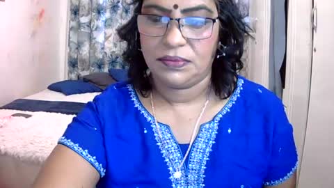 Snapshot of wetindian1971 chatting on 06-23-26, 08:23 kavita online show from 06-23-26, 08:23