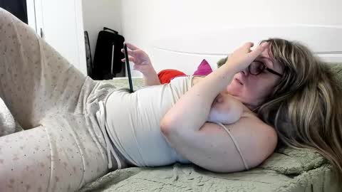 Snapshot of wetladyjoy chatting on 02-07-25, 08:31 Amy online show from 02-07-25, 08:31