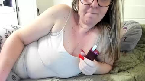 Snapshot of wetladyjoy chatting on 03-11-25, 10:29 Amy online show from 03-11-25, 10:29