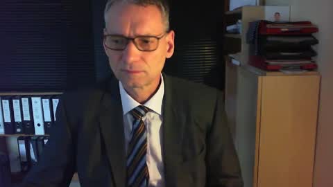 Snapshot of wetsuitedman chatting on 01-04-25, 12:38 Franz online show from 01-04-25, 12:38