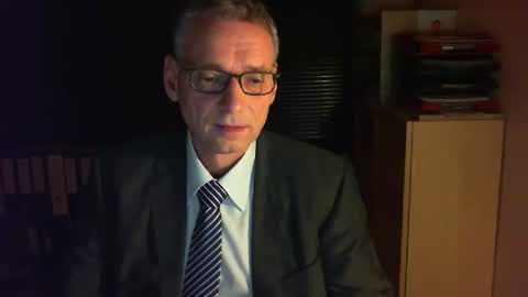 Snapshot of wetsuitedman chatting on 01-09-25, 06:04 Franz online show from 01-09-25, 06:04