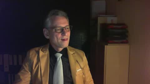 Snapshot of wetsuitedman chatting on 02-21-25, 05:31 Franz online show from 02-21-25, 05:31