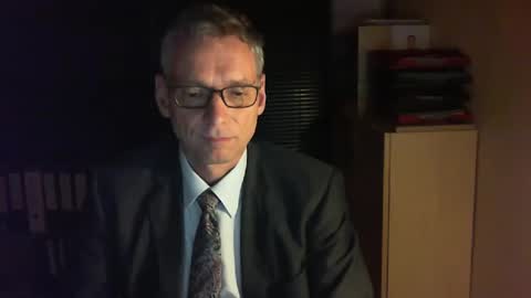 Snapshot of wetsuitedman chatting on 03-11-25, 05:46 Franz online show from 03-11-25, 05:46
