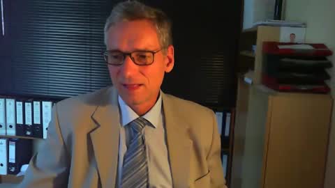 Snapshot of wetsuitedman chatting on 09-18-25, 03:25 Franz online show from 09-18-25, 03:25