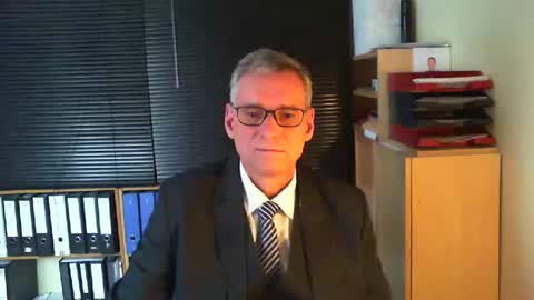 Snapshot of wetsuitedman chatting on 10-31-25, 01:01 Franz online show from 10-31-25, 01:01