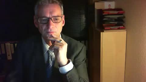 Snapshot of wetsuitedman chatting on 11-13-25, 04:44 Franz online show from 11-13-25, 04:44