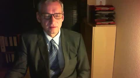 Snapshot of wetsuitedman chatting on 11-16-25, 06:08 Franz online show from 11-16-25, 06:08