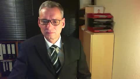 Snapshot of wetsuitedman chatting on 12-02-25, 09:21 Franz online show from 12-02-25, 09:21