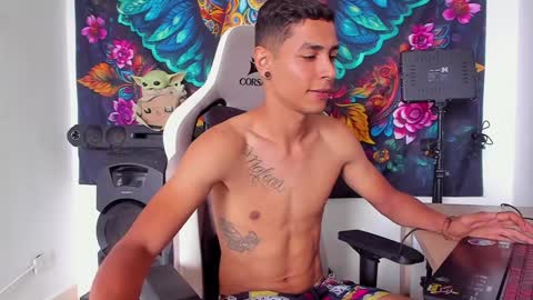 Snapshot of wexx_ chatting on 12-11-24, 06:52 wex online show from 12-11-24, 06:52