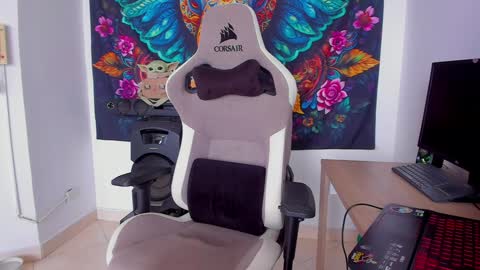 Snapshot of wexx_ chatting on 01-29-25, 05:35 wex online show from 01-29-25, 05:35