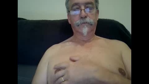 Snapshot of whatever8 chatting on 12-19-25, 04:14 whatever8 online show from 12-19-25, 04:14