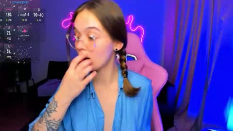 Snapshot of whatsyourdestiny chatting on 12-02-25, 08:59 Kate online show from 12-02-25, 08:59